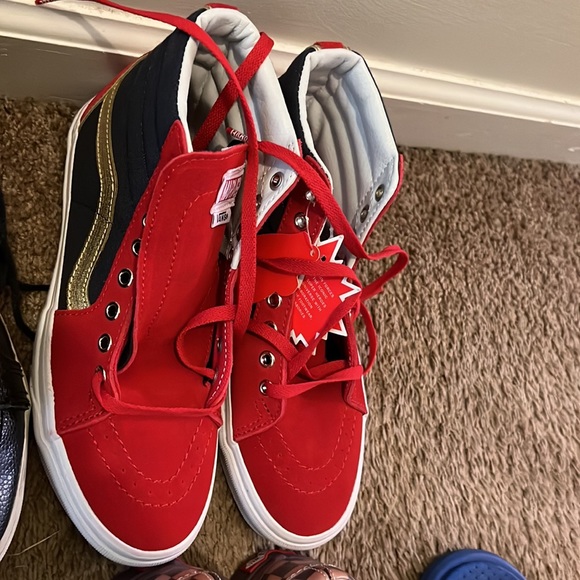 women vans 9 pair (3 pair new-marvel charlie brown and 1st pair of checker ones) - Picture 10 of 10